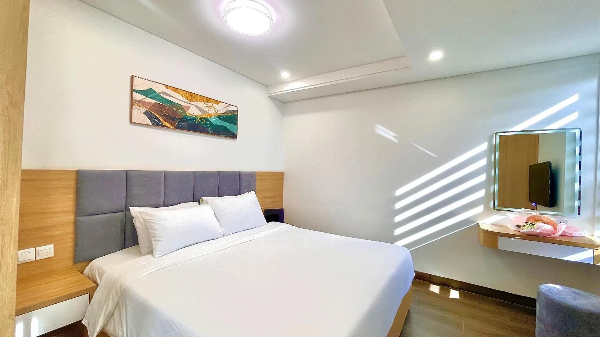 Aparthotel Hsuites Riverside Hotel And Apartment Da Nang