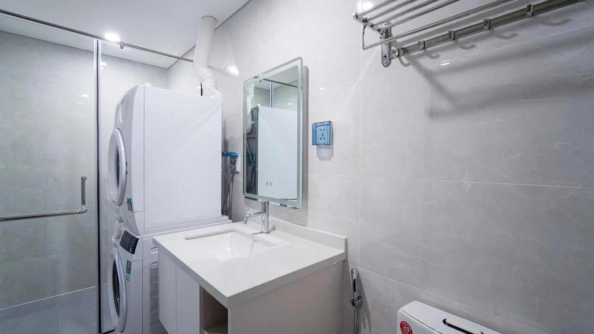 Aparthotel Hsuites Riverside Hotel And Apartment Da Nang